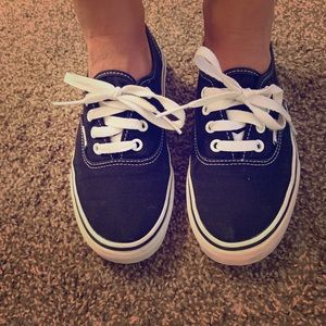 Vans authentic black!